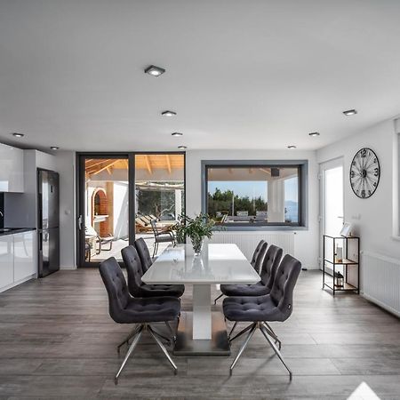Villa Dream With Private Pool, 2 Bedrooms With En-Suite Bathrooms, Sea View Omis Exterior photo
