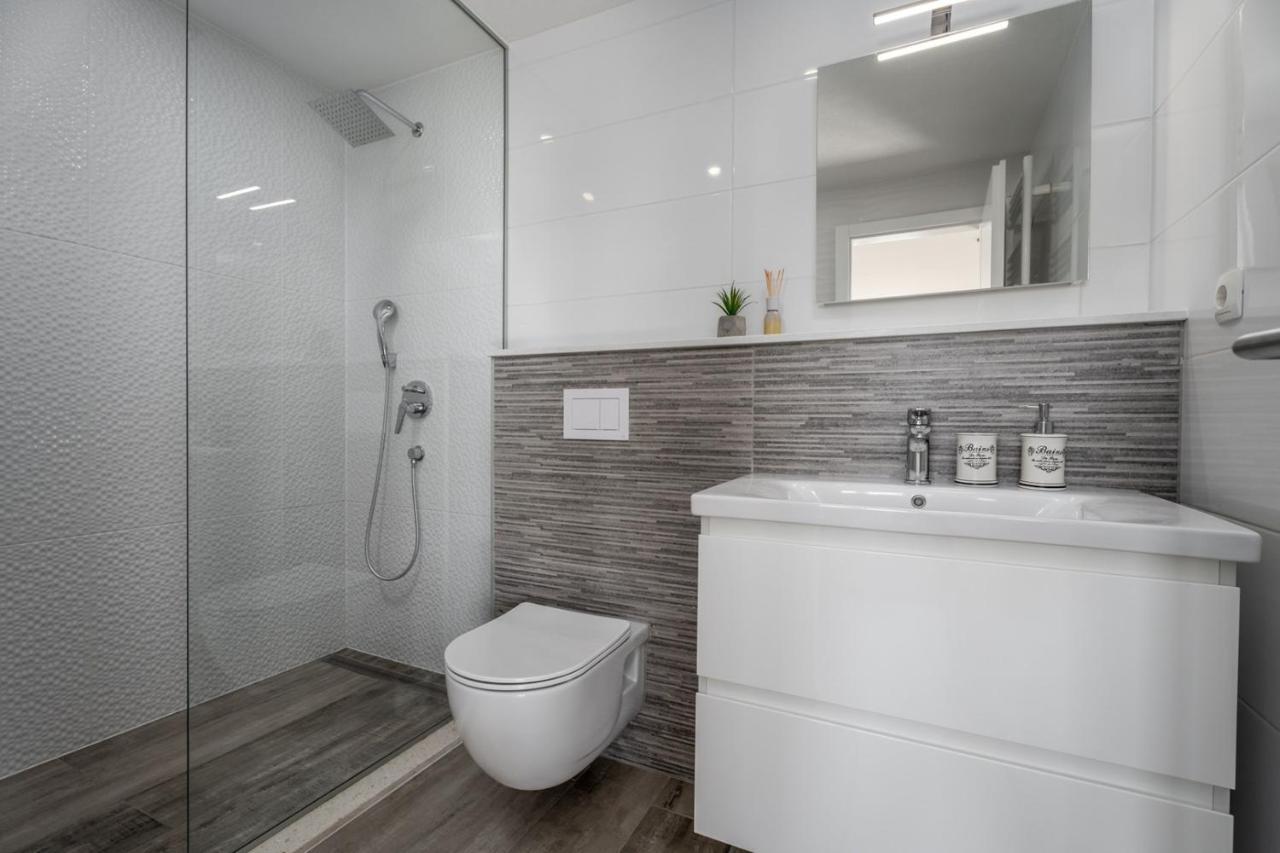 Villa Dream With Private Pool, 2 Bedrooms With En-Suite Bathrooms, Sea View Omis Exterior photo
